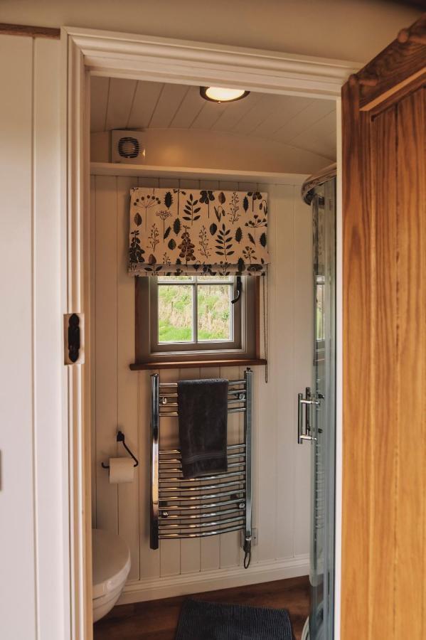Luxury Shepherd'S Hut On Flower Farm With Outdoor Bath In Mid Cornwall Truro Bagian luar foto