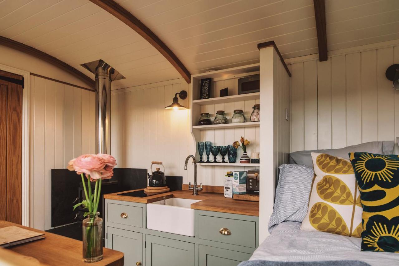 Luxury Shepherd'S Hut On Flower Farm With Outdoor Bath In Mid Cornwall Truro Bagian luar foto
