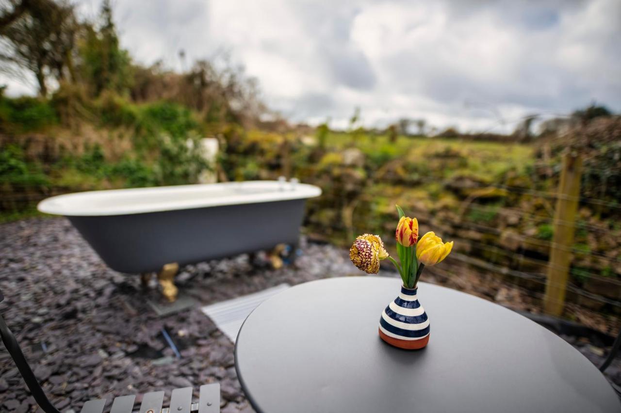 Luxury Shepherd'S Hut On Flower Farm With Outdoor Bath In Mid Cornwall Truro Bagian luar foto