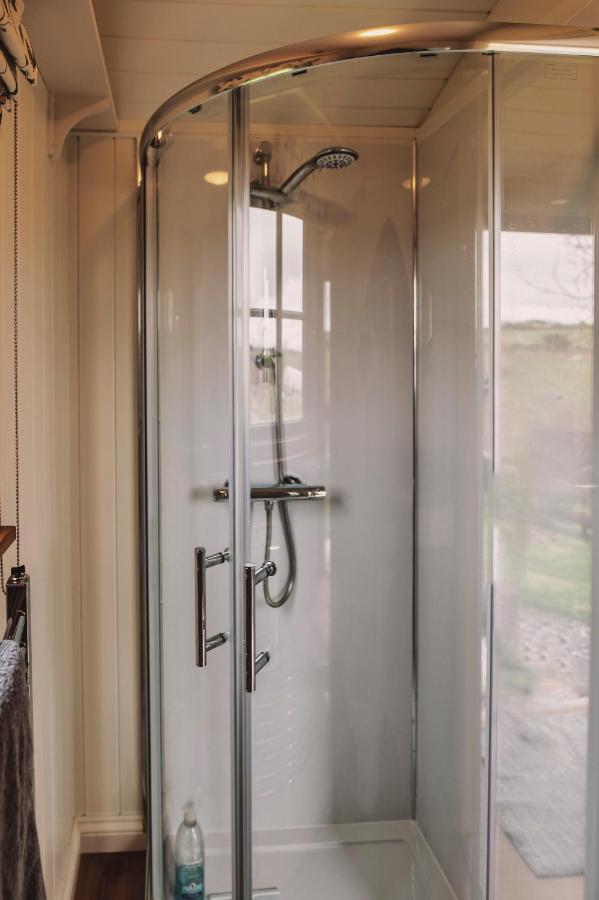 Luxury Shepherd'S Hut On Flower Farm With Outdoor Bath In Mid Cornwall Truro Bagian luar foto
