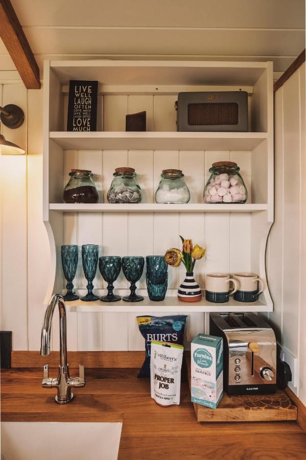 Luxury Shepherd'S Hut On Flower Farm With Outdoor Bath In Mid Cornwall Truro Bagian luar foto