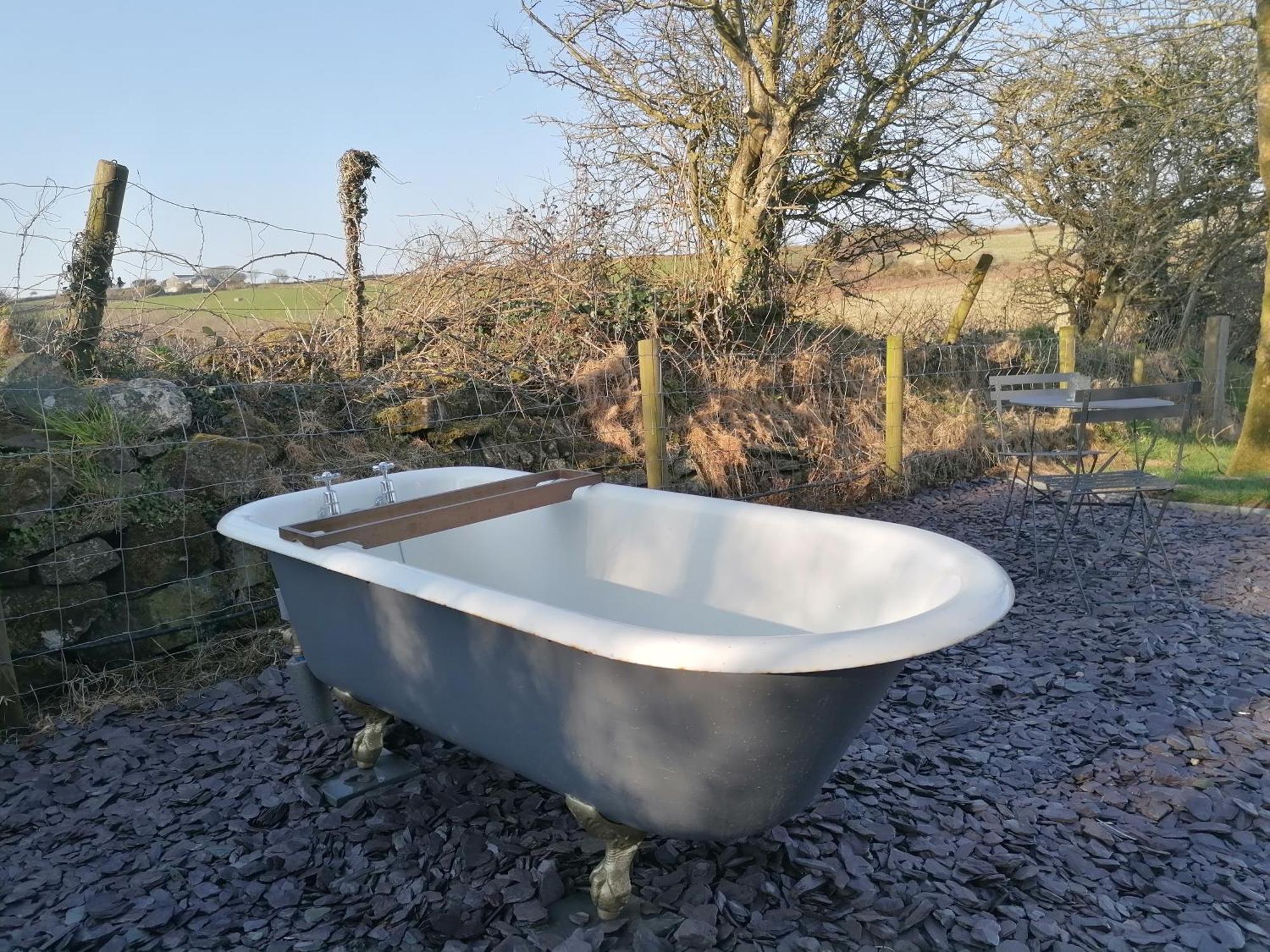 Luxury Shepherd'S Hut On Flower Farm With Outdoor Bath In Mid Cornwall Truro Bagian luar foto